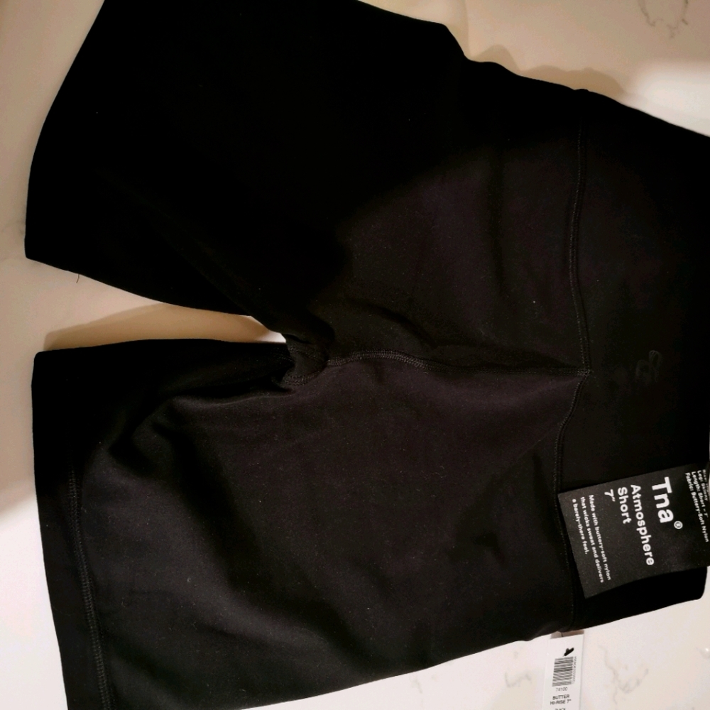 NWT - Aritzia Medium Butter Hi-Rise Shorts